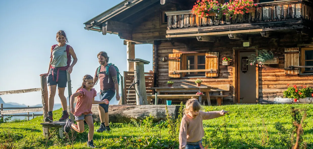 Berghütte in den Alpen. Sommerurlaub im Nationalpark Hohe Tauern. Unzählige  Wanderwege in allen Schwierigkeitsgraden. Ideal für Familien.