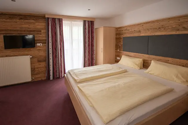 Hotel für einen erholsamen Urlaub. Alle Hotelzimmer mit grossen Balkon. Doppelzimmer mit Bergblick.